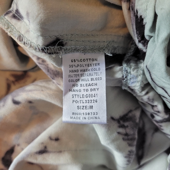 Umgee Light Green Floral Wrap Romper With Tassel Flutter Sleeve Size Medium - Picture 7 of 8